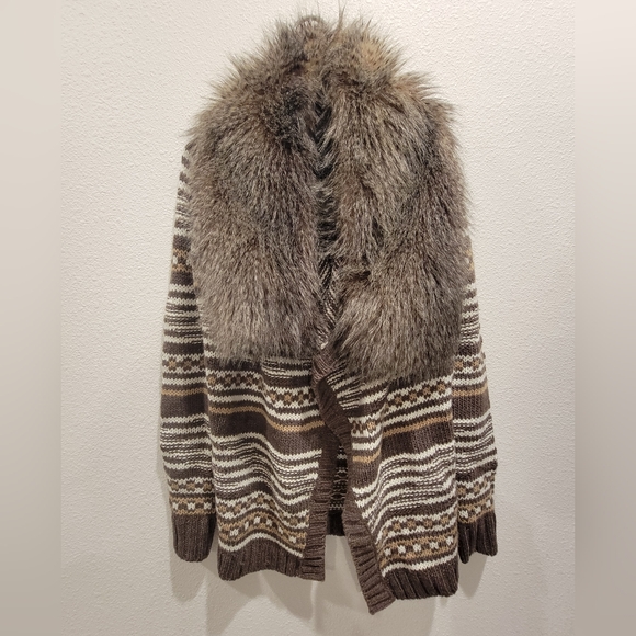 EXPRESS Sweater w/faux fur collar Circa 2012 - Picture 1 of 9